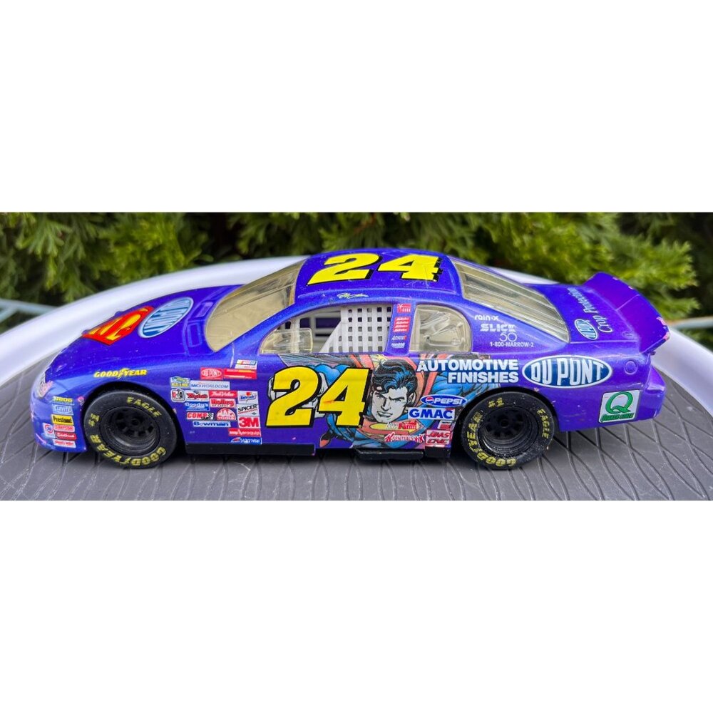 Jeff Gordon 1:24 Scale Die-Cast NASCAR Dupont Superman Car #24 Collectible Model
